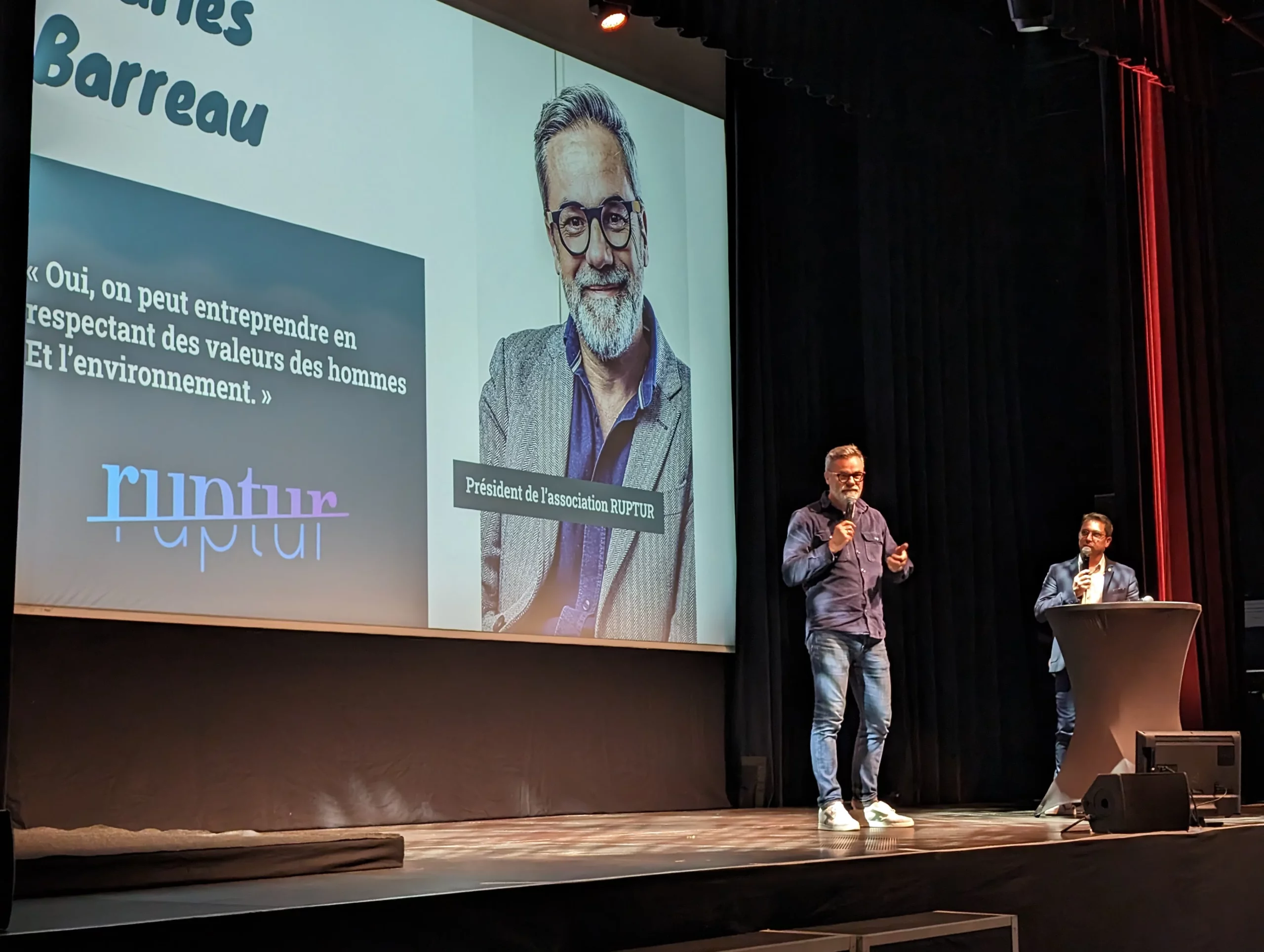 charles barreau sur scène lors de la soirée impact